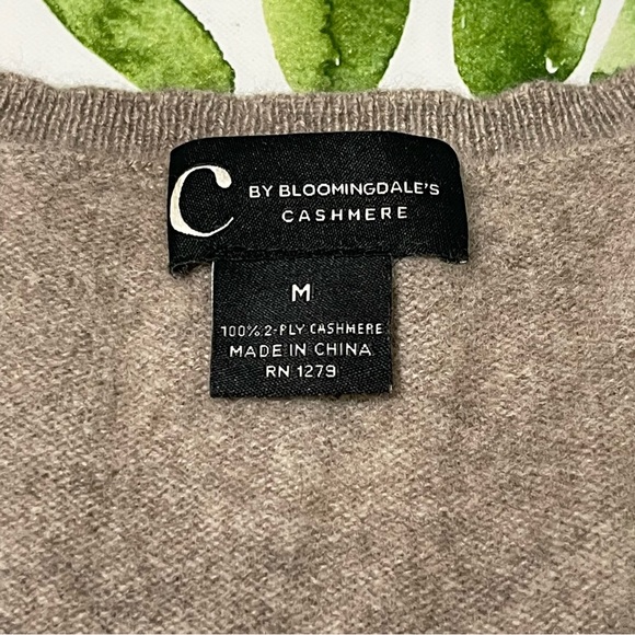 C by Bloomingdales 100% 2 Ply Cashmere V-neck Soft Cozy Sweater Medium - Picture 11 of 16